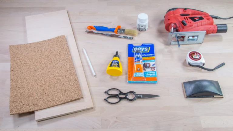 ¿Cómo hacer un portalápices con madera y corcho?