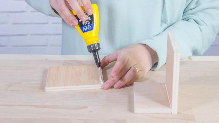 ¿Cómo hacer un portalápices con madera y corcho?