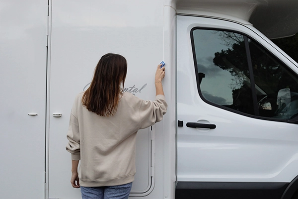 ¿Cómo sellar las juntas del exterior de una caravana?