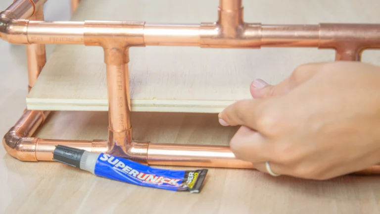 ¿Cómo hacer una cesta con tubos de cobre?