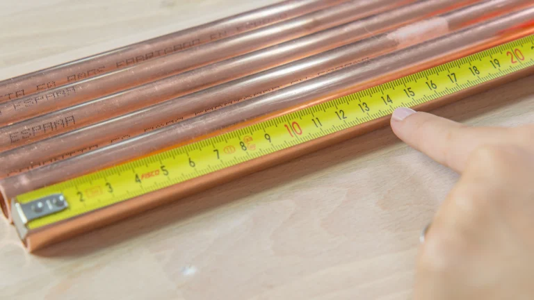 ¿Cómo hacer una cesta con tubos de cobre?