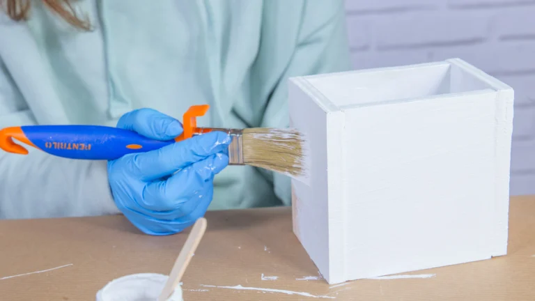 ¿Cómo hacer un portalápices con madera y corcho?