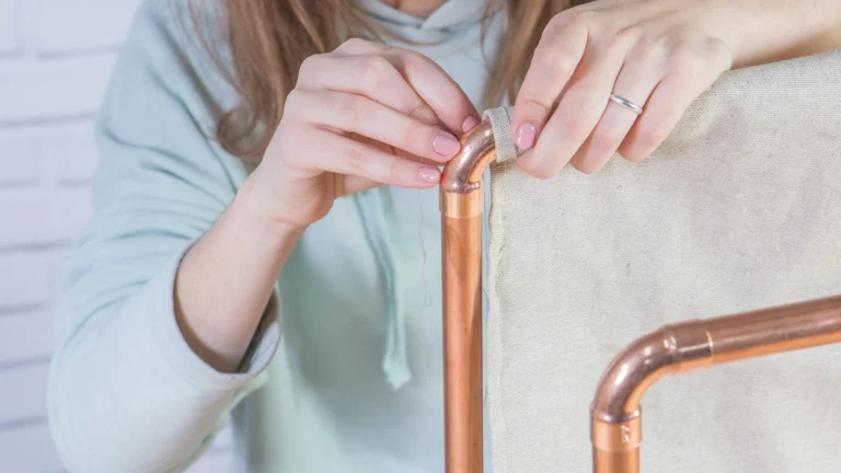 ¿Cómo hacer un revistero con tubos de cobre?
